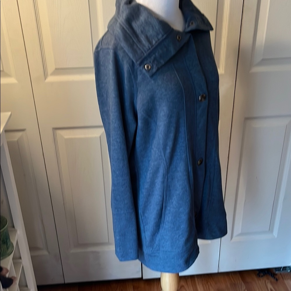 Free Country Blue Jean Jacket with Relaxed Fit and Wide Collar